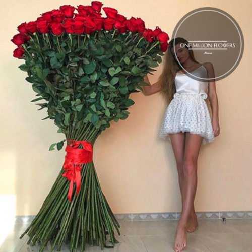 Солнечные улыбки из Москвы: как удивить любимых букетом с высокими розами в день рождения